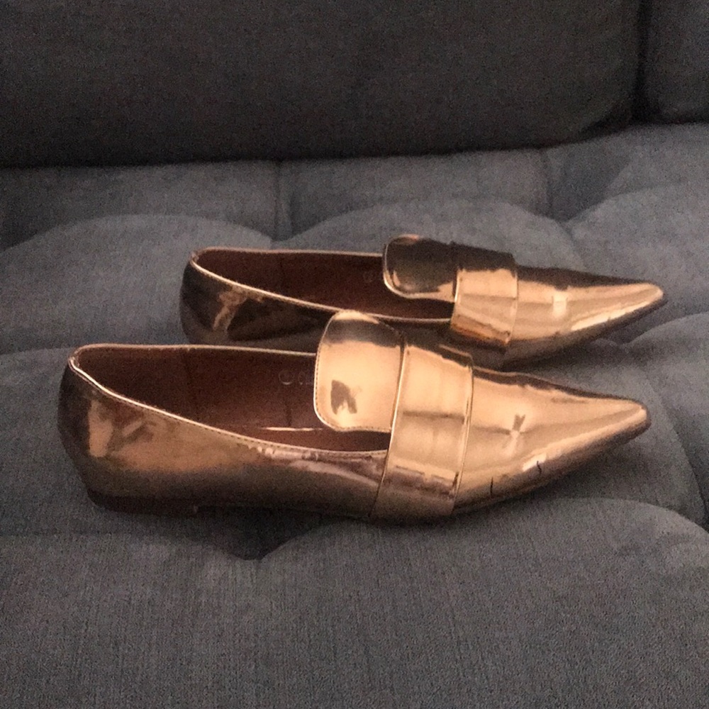Beautiful rose gold loafers 😍